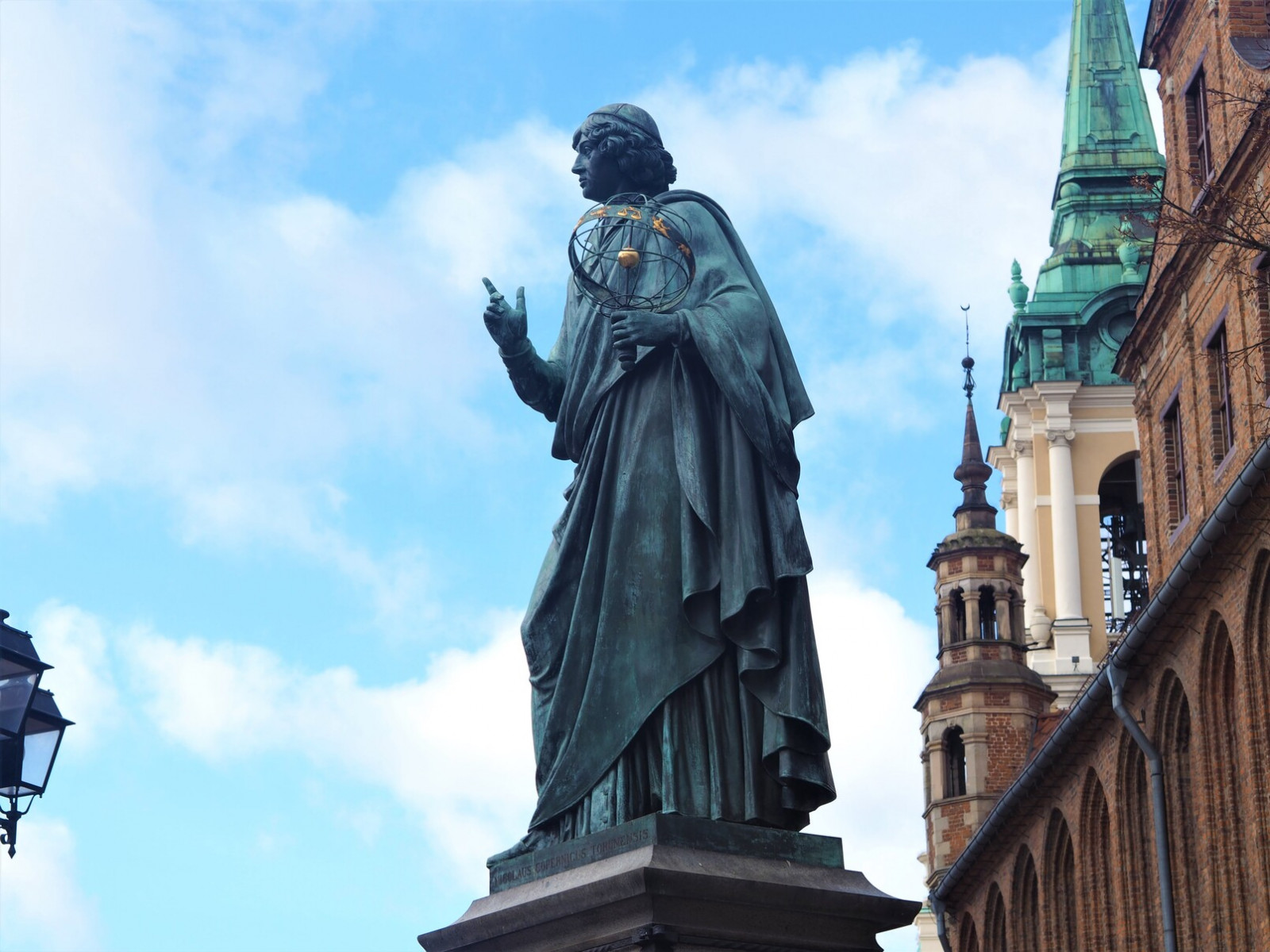 pomnik Mikołaja Kopernika w Toruniu